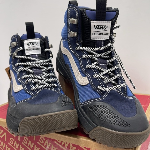 Vans WMNS Ultrarange Exo Hi
Navy/Black
VN0005VANGV
Sneakers - Picture 6 of 16